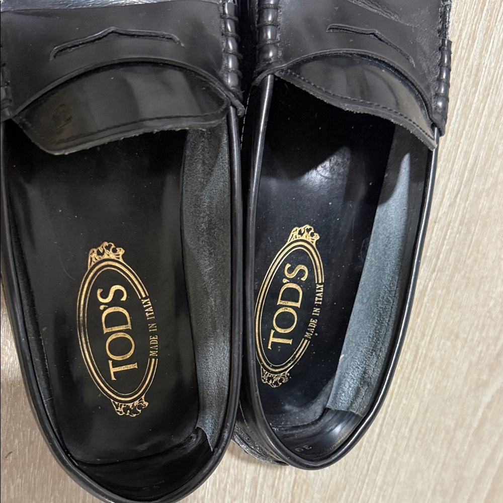 Tod's Black Leather Loafers for women - Picture 4 of 4